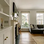 Design-Led Flat In Camden On Quiet Street