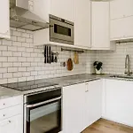 Design-Led Flat In Camden On Quiet Street