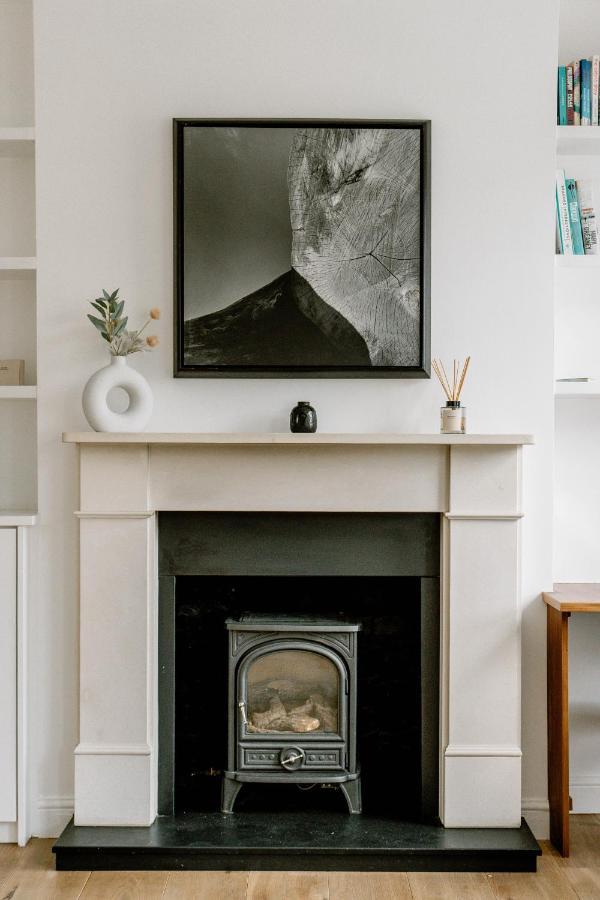 Appartamento Design-led Flat In Camden On Quiet Street *