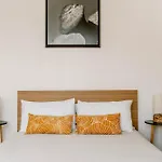 Design-Led Flat In Camden On Quiet Street